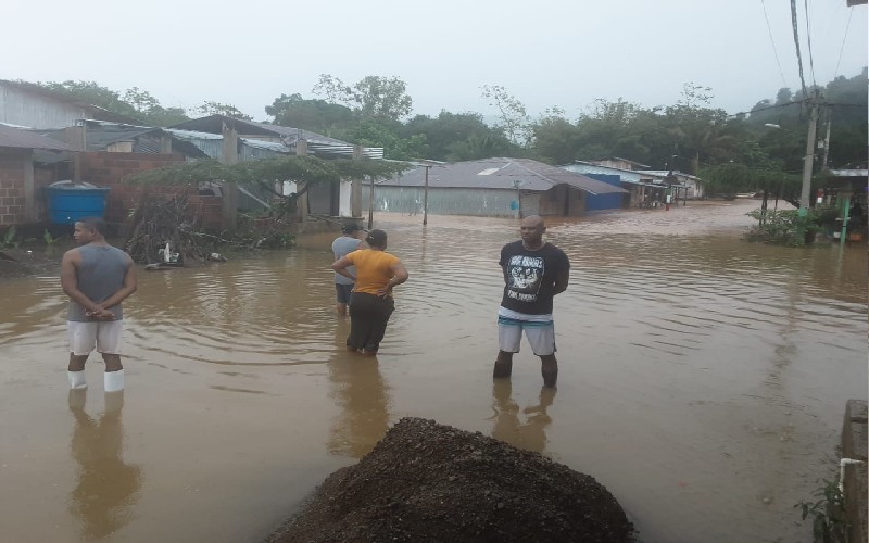 Damnificados por ola invernal en Bahía Solano que fueron beneficiados de ayuda económica por parte del gobierno nacional no la han podido recibir, según informe de la personería.
