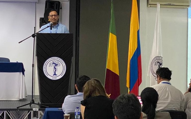 El médico Ortopedista, Harold Hoyos Urrutia, conferencista en el 17° encuentro nacional de cadera y rodilla.