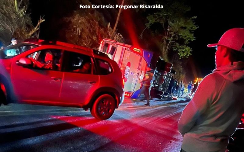 Se reporta accidente de tránsito de un bus de la empresa Occidental en la vía que comunica a los departamentos de Risaralda y Chocó.