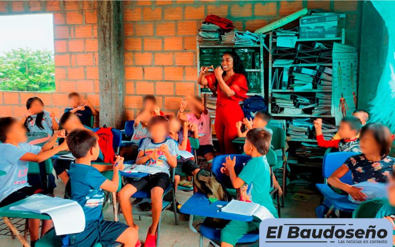 Educación inclusiva: niños indígenas de la comunidad Emberá aprenden a utilizar el Internet en el Punto Digital de Bajo Baudó, Chocó.