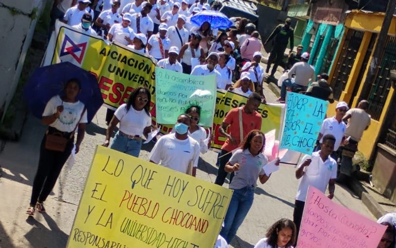 En Quibdó – Chocó, decenas de personas salieron a las calles en defensa de la Universidad Tecnológica del Chocó.