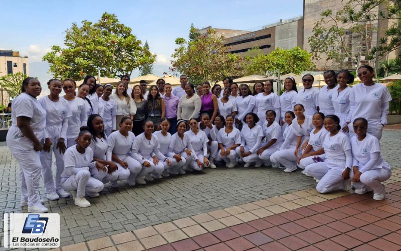 Estudiantes de Enfermería de la UTCH inician prácticas en clínica avanzada en la ciudad de Medellín.