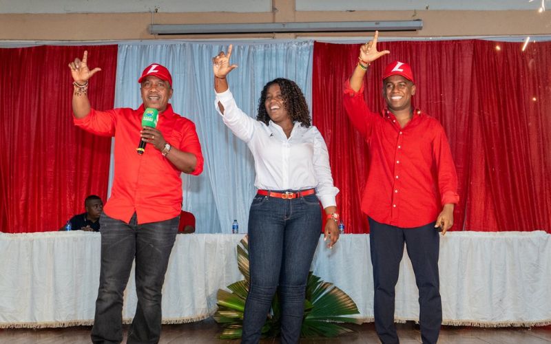 Juventud y líderes de varios partidos respaldan masivamente a Sandra Palacios.