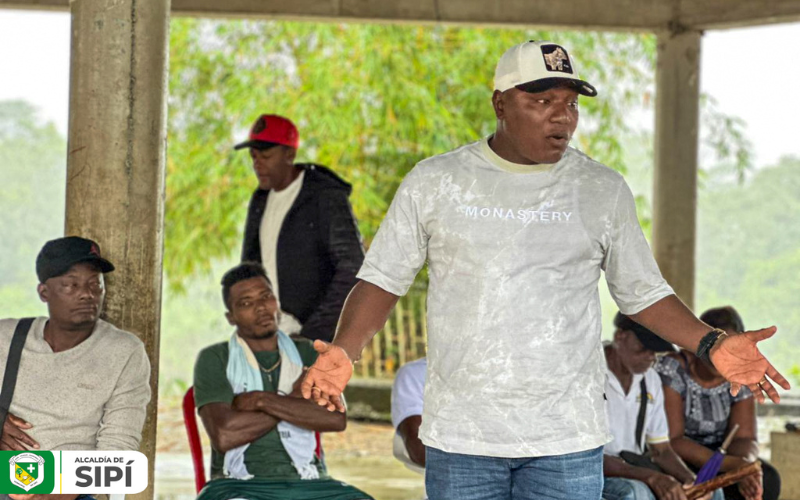 Alcaldía de Sipí socializó proyecto de pavimentación en la comunidad de Loma de Chupey.