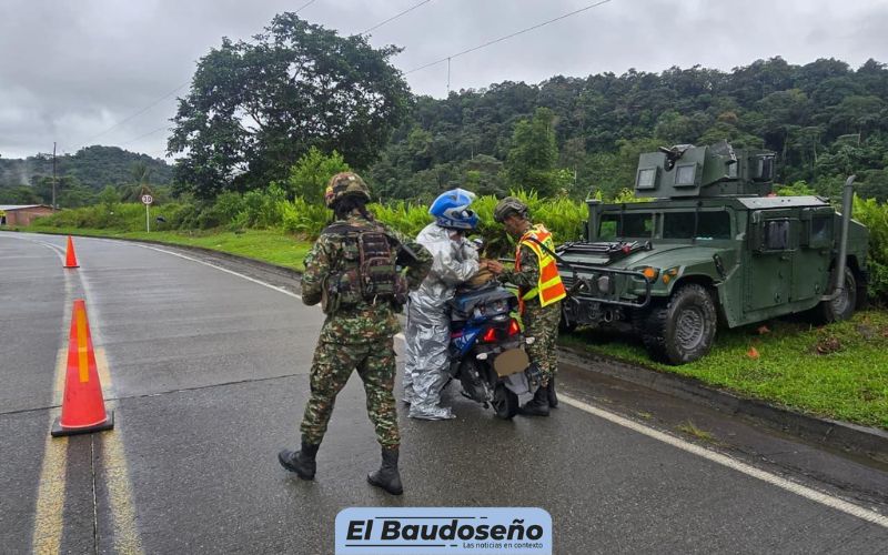 Ejército Nacional acompaña a los colombianos en las vías del Chocó durante las festividades de fin de año