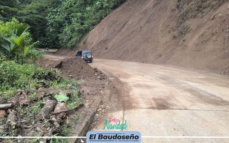 Habilitan paso en la vía Quibdó – Pereira tras cierre en el sector La Quiebra.