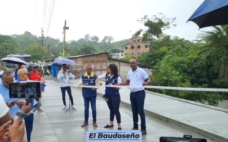 Gobernación del Chocó entrega muro de contención en la quebrada San Pablo para mitigar riesgos.